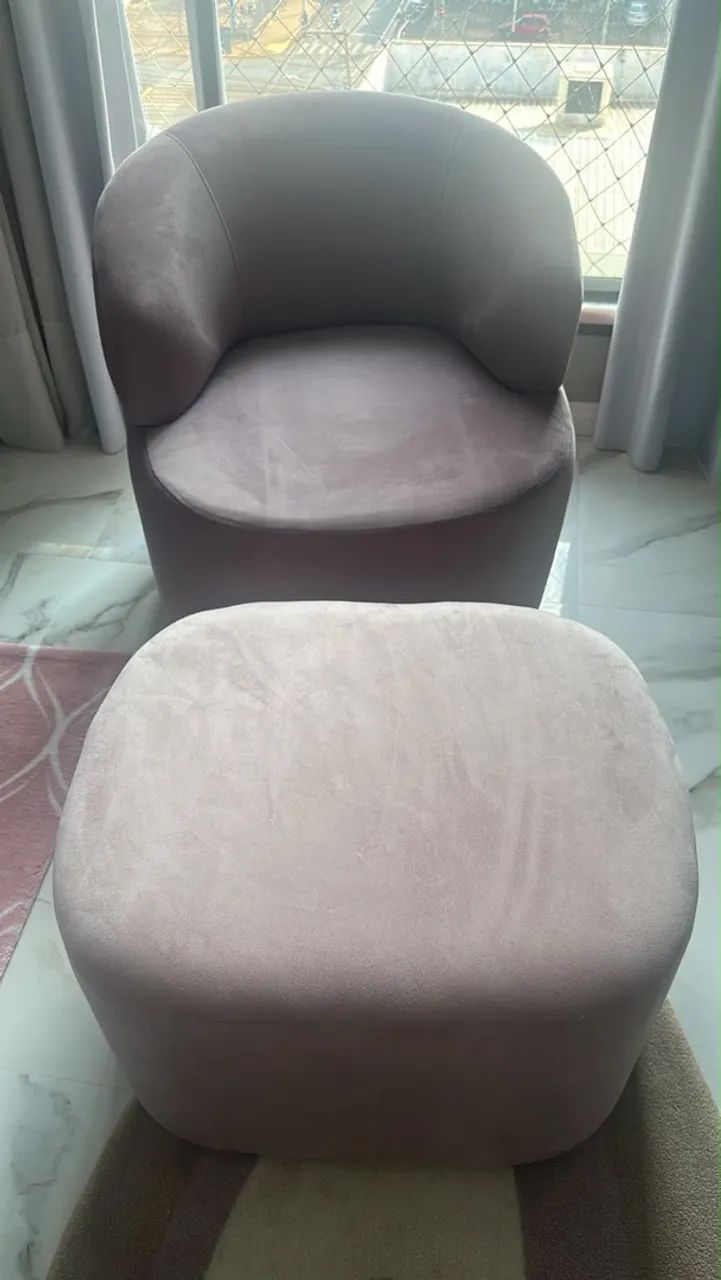 Poltrona e puf rosa novo