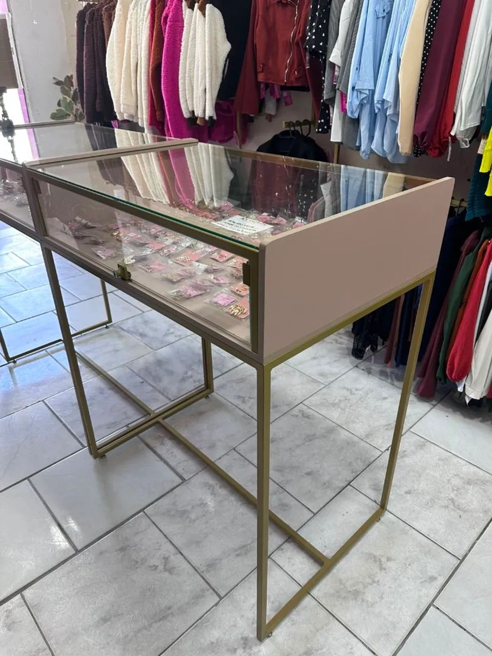 Balcão Expositor com Vidro