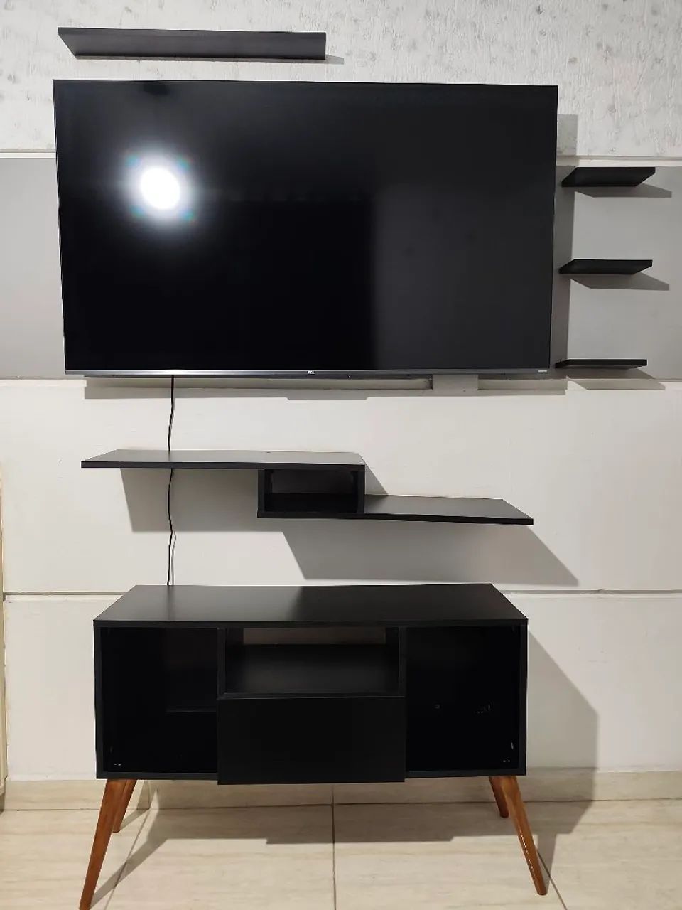 Vendo 5 Prateleiras sendo uma com nicho e 1 rack com 1 gaveta 