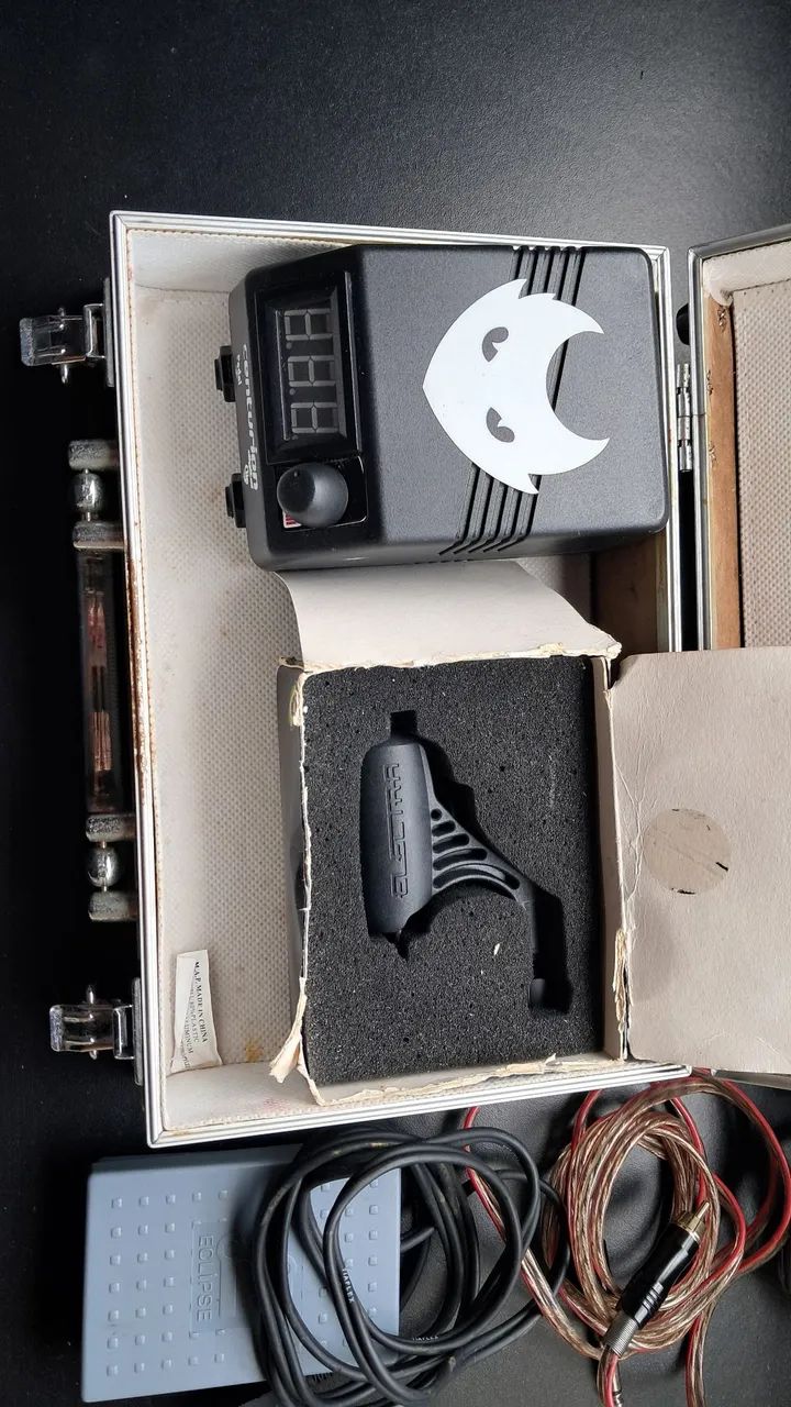 Kit Tatuagem com Máquina Electra pop Fonte pedal e materiais - Foto 4