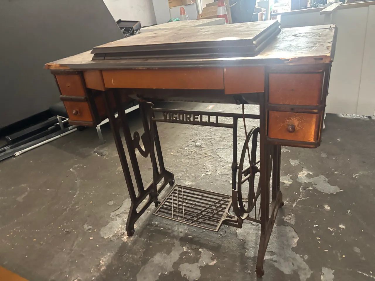 Máquina de costura antiga 