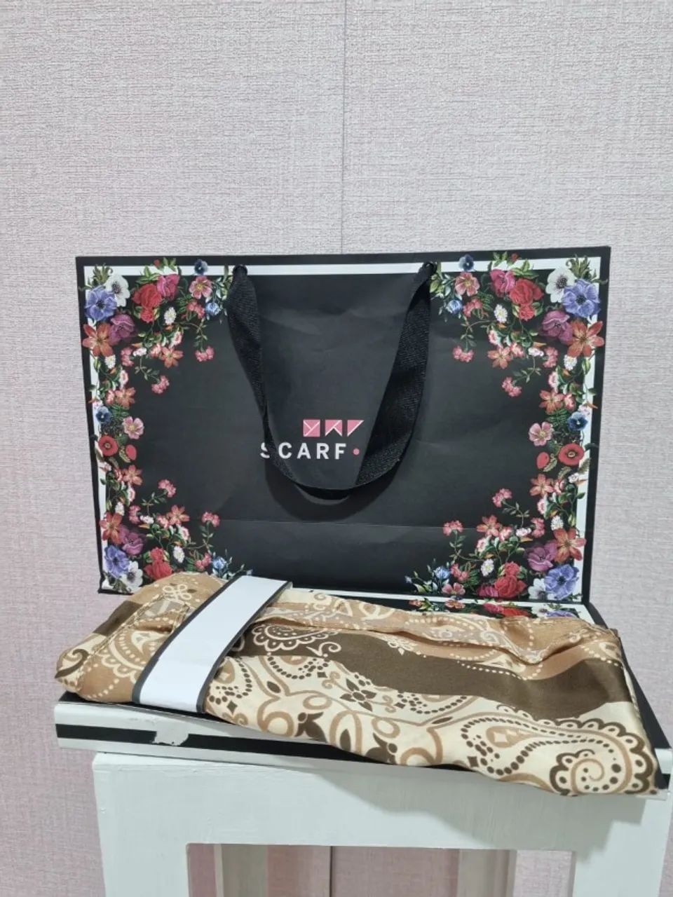Lenço em seda pura estampado Scarf Me - Foto 3