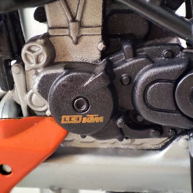 Moto Maisto 1:18 - KTM 690 Duke - Foto 5
