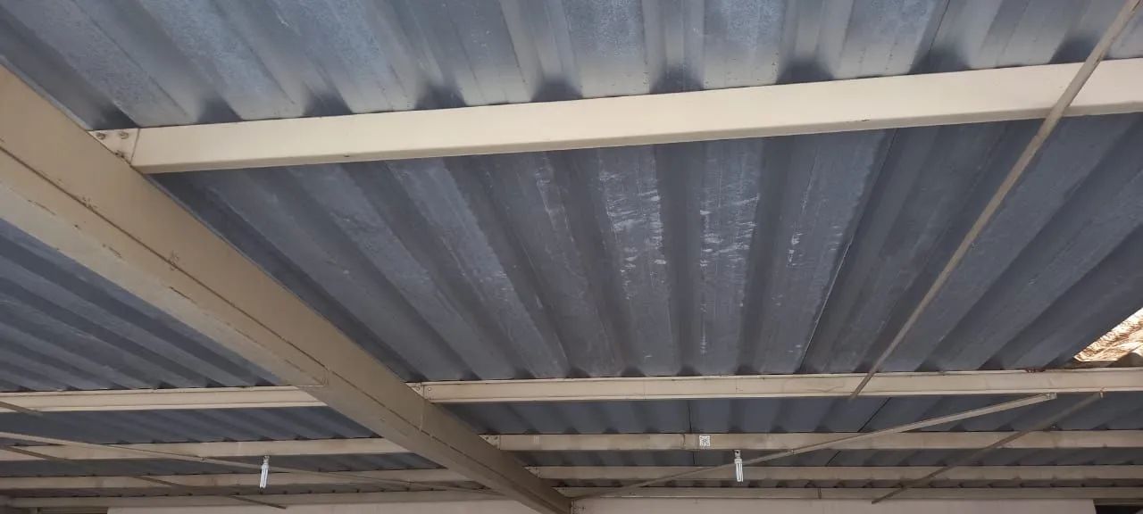 Telhado Completo 12m x 12m (144m²) - Estrutura Metálica + Telhas de Zinco