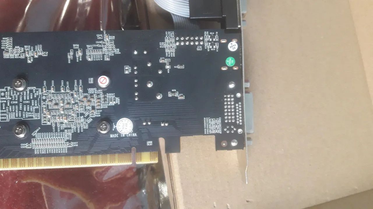 Placa de video ge force gt 730 128bit   4gb  - Foto 2