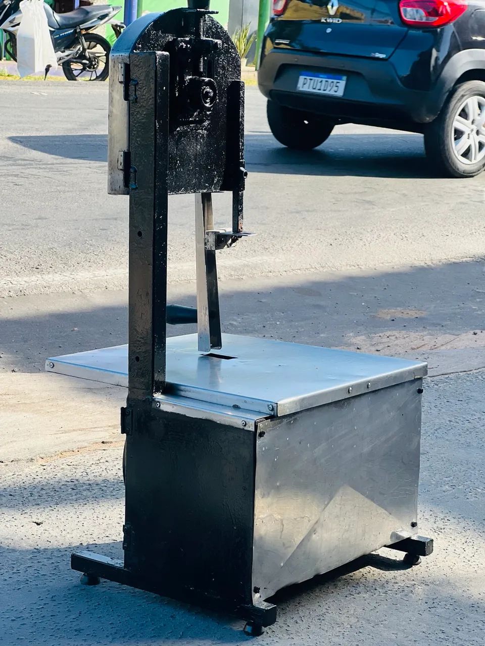 VENDE-SE - SERRA-FITA PARA CORTAR CARNE E OSSOS - ECCEL