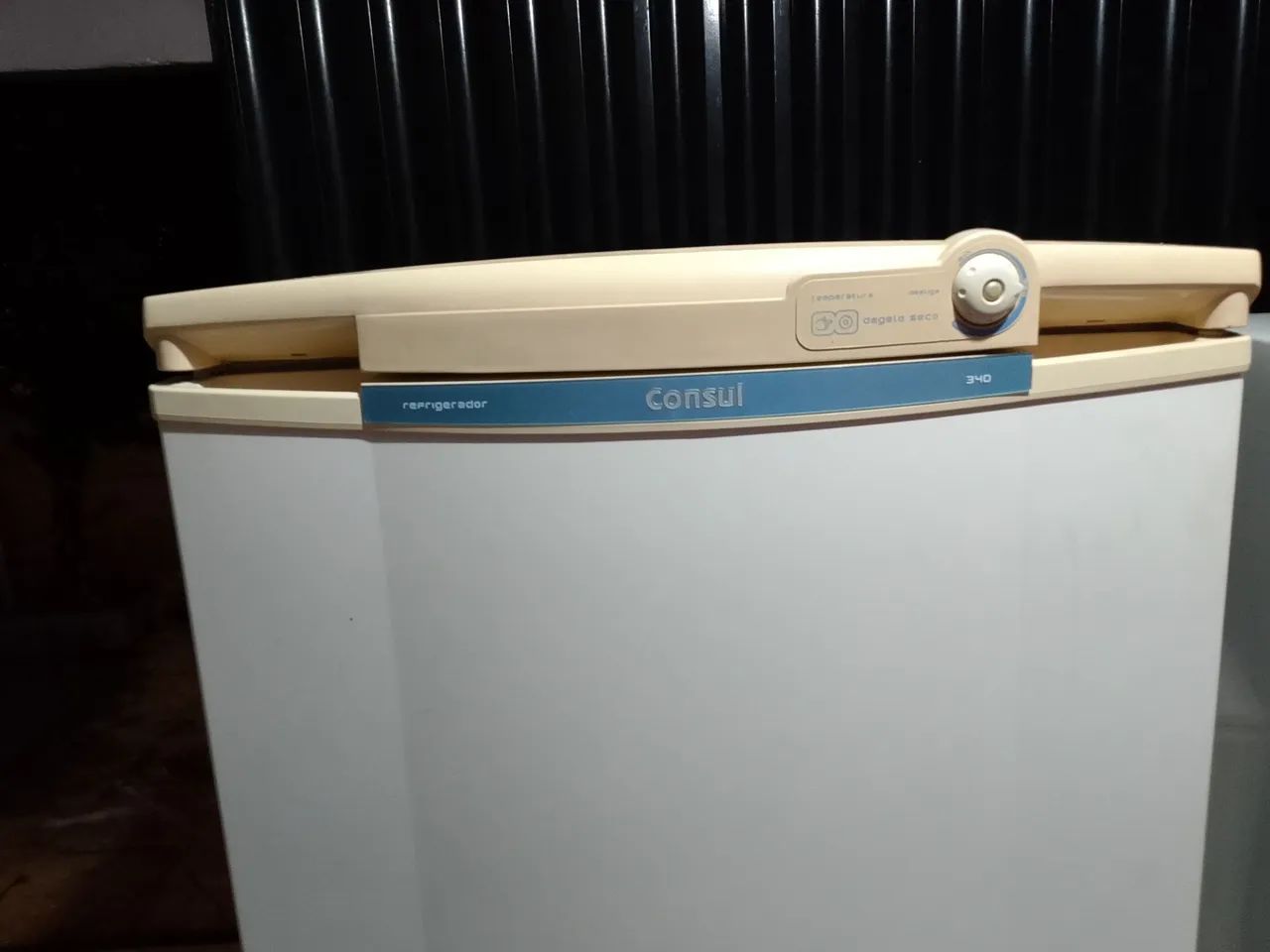 Vendo geladeira marca Consul 220 - Foto 3