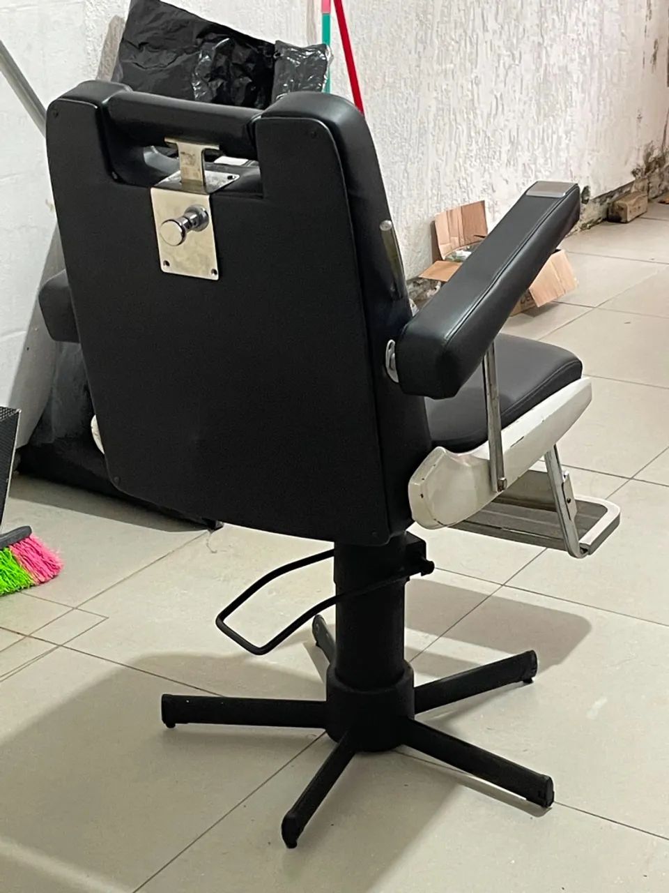 Cadeira de Barbeiro Hidráulica Reclinável Profissional - Foto 2