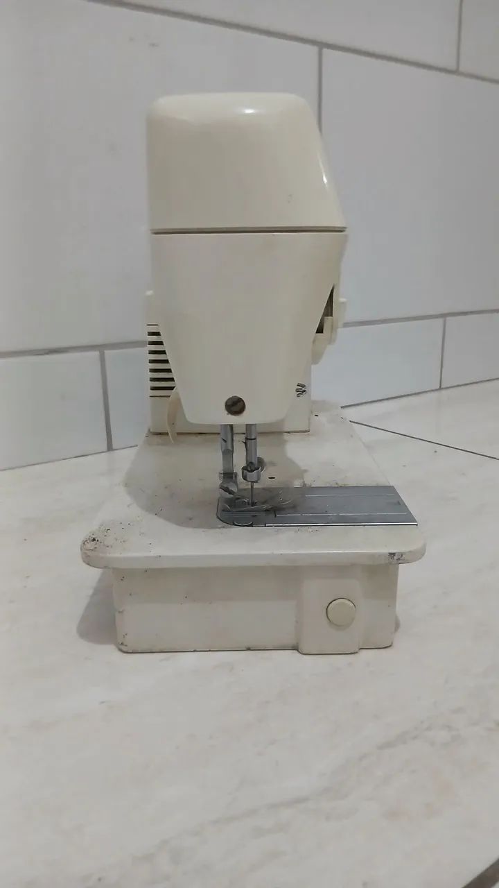 Máquina de costura singer modelo precisa  - Foto 2