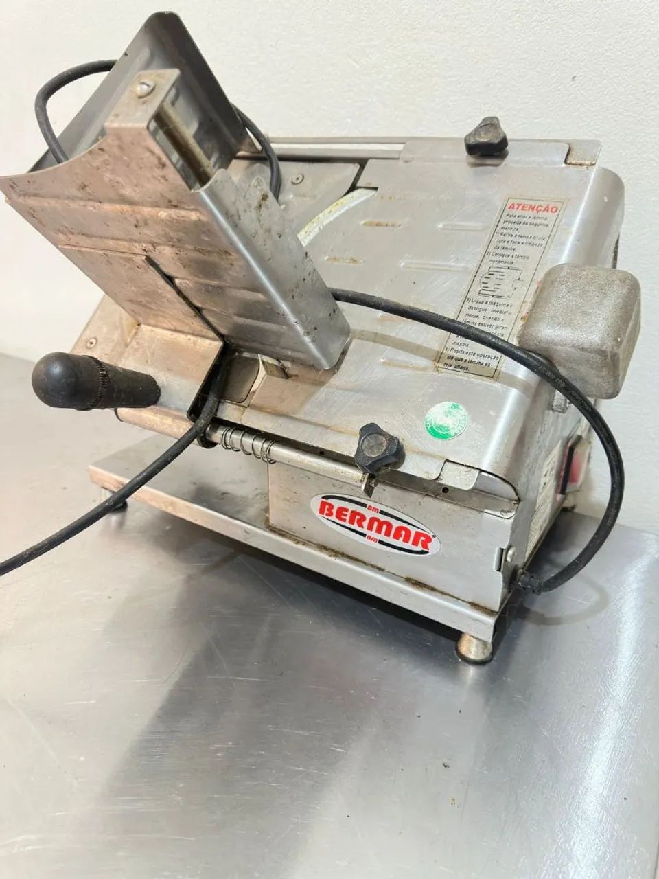 Fatiadora semi automática pequena 