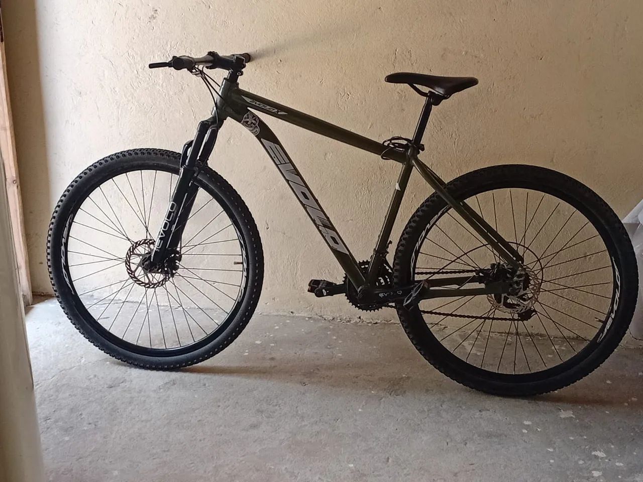 Vendo bicicleta aro 29 com apenas 3 meses de comprada