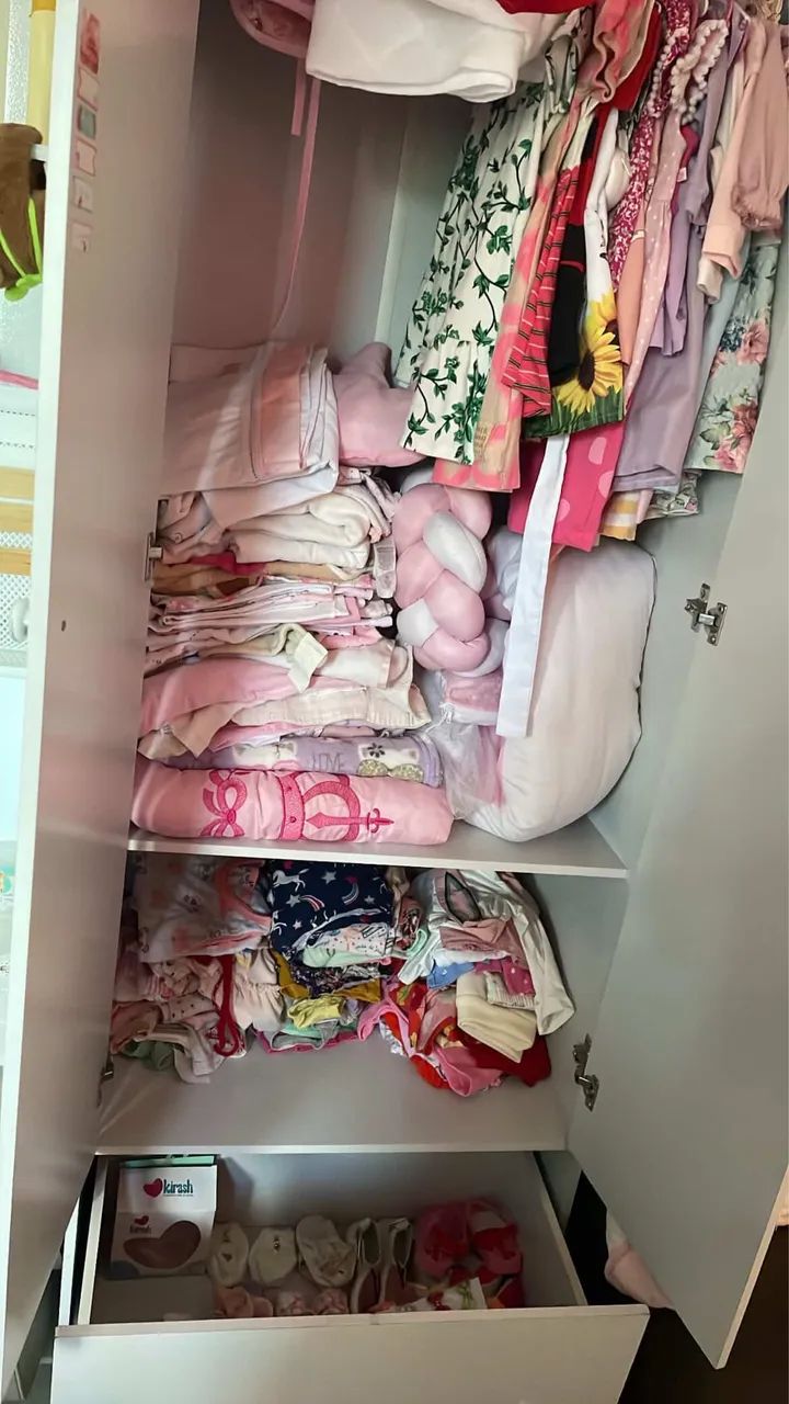 Vendo berço e roupeiro 