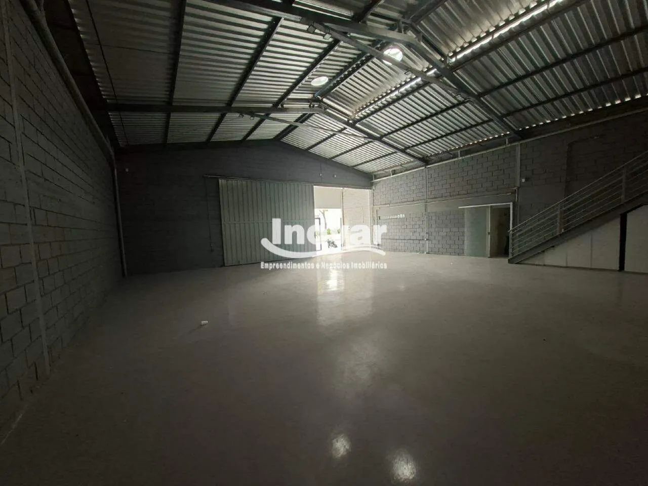 Galpão Moderno com Área Administrativa com aproximdamente 235 m2, pé direito de 8 metros,  - Foto 4
