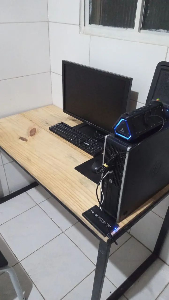 Computador e mesa - Foto 5