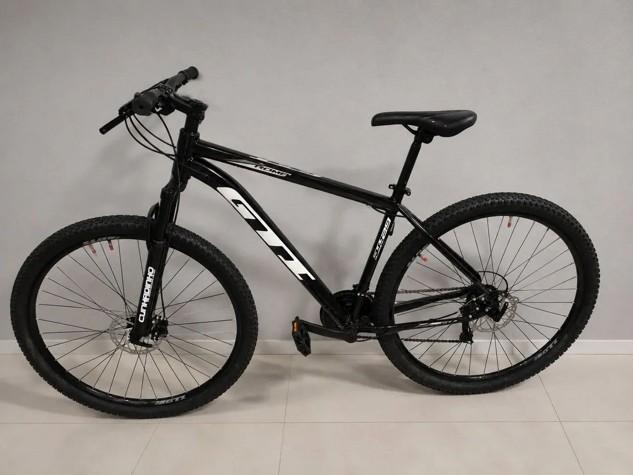 Bicicleta 1 mês de uso . Aceito trocas