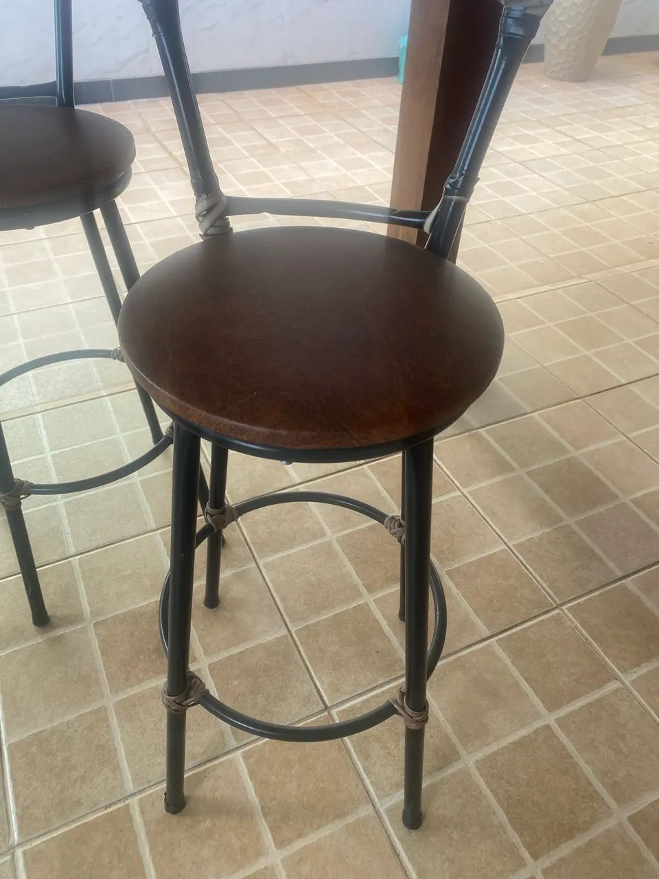 Kit com 4 banquetas  - Foto 5