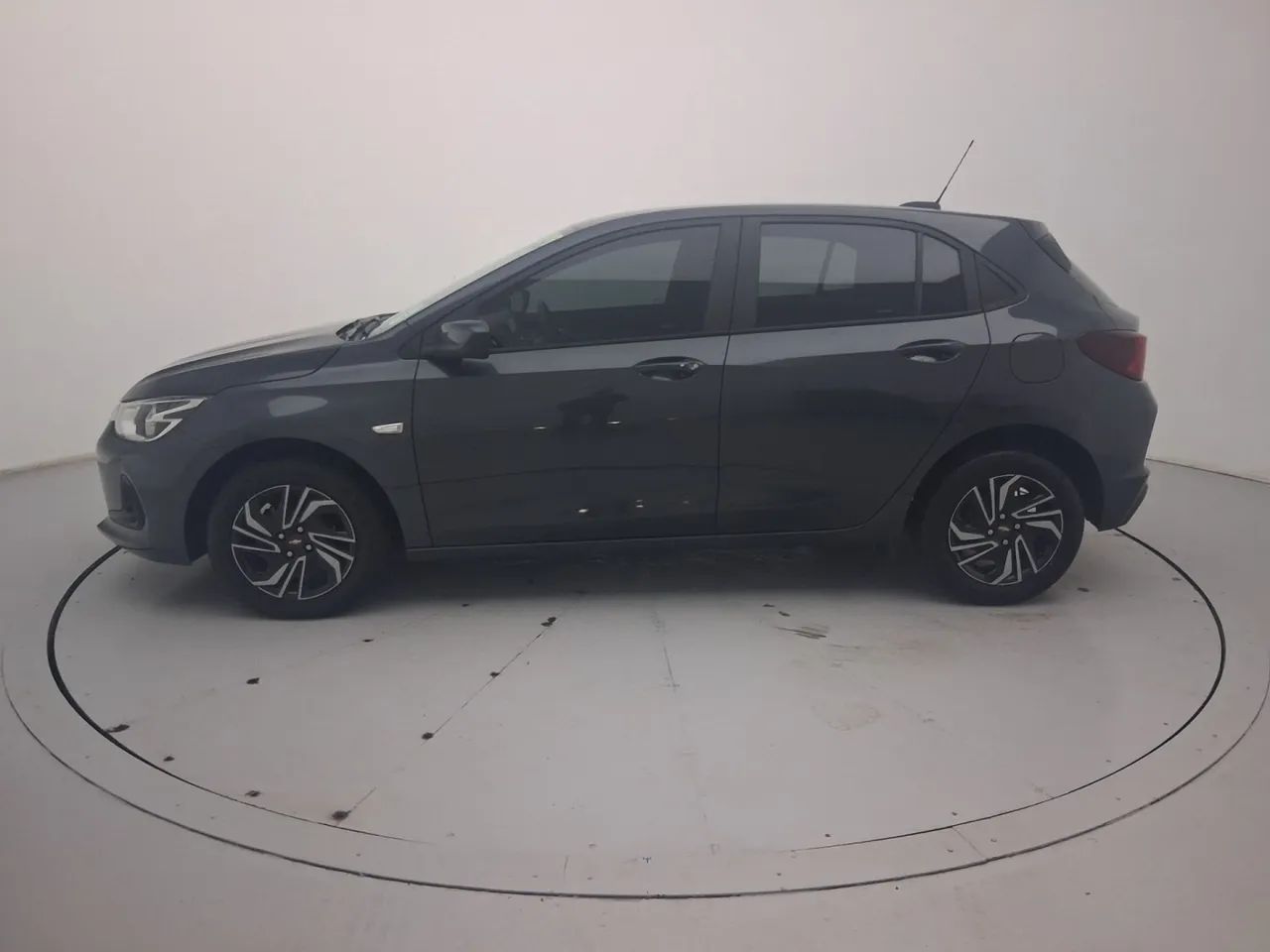 Chevrolet Onix Hatch LT 1.0 12V Flex Mec. 4P, foto 2 de 18