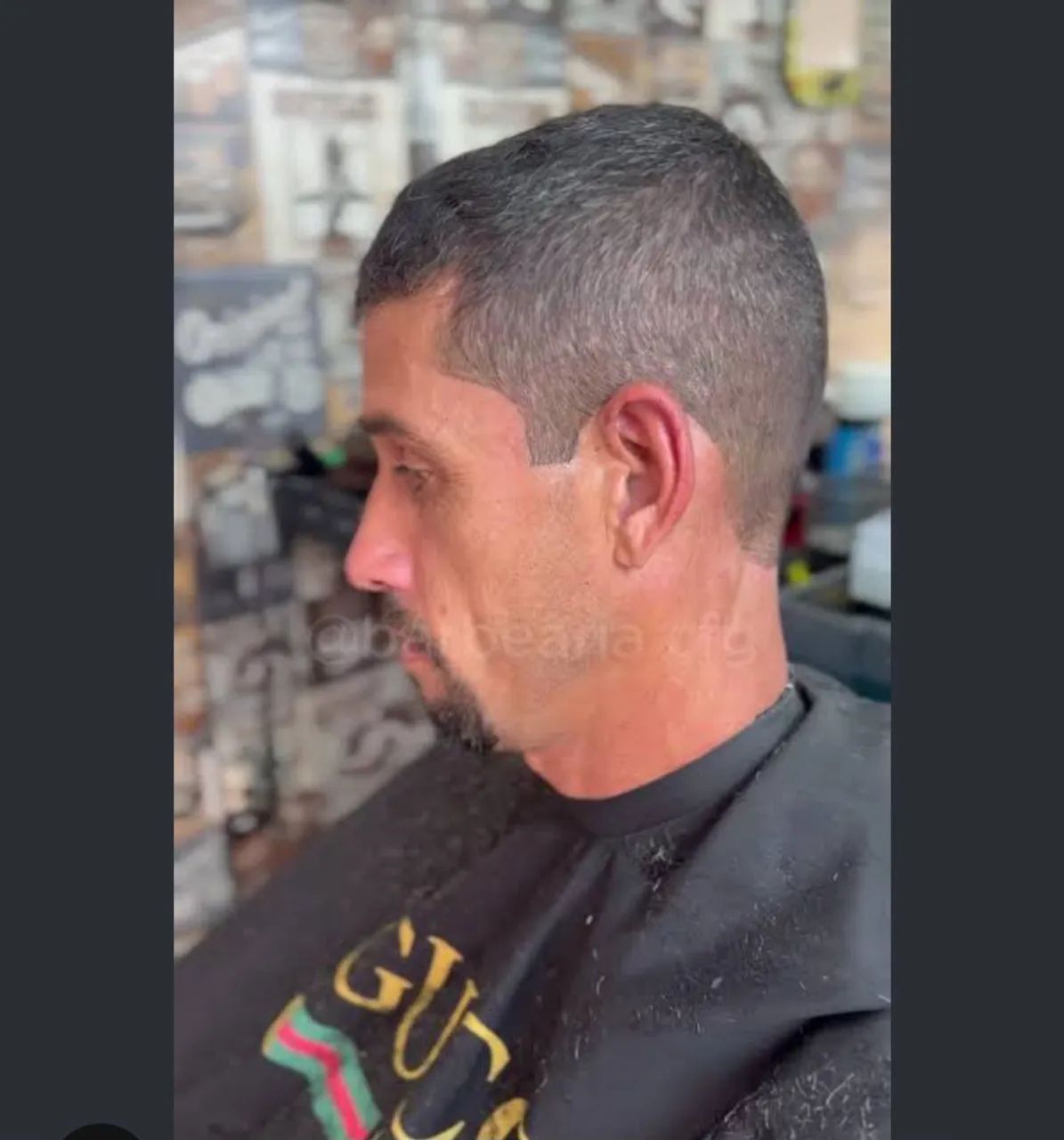 Corte de cabelo 1 pente, 20 reais.