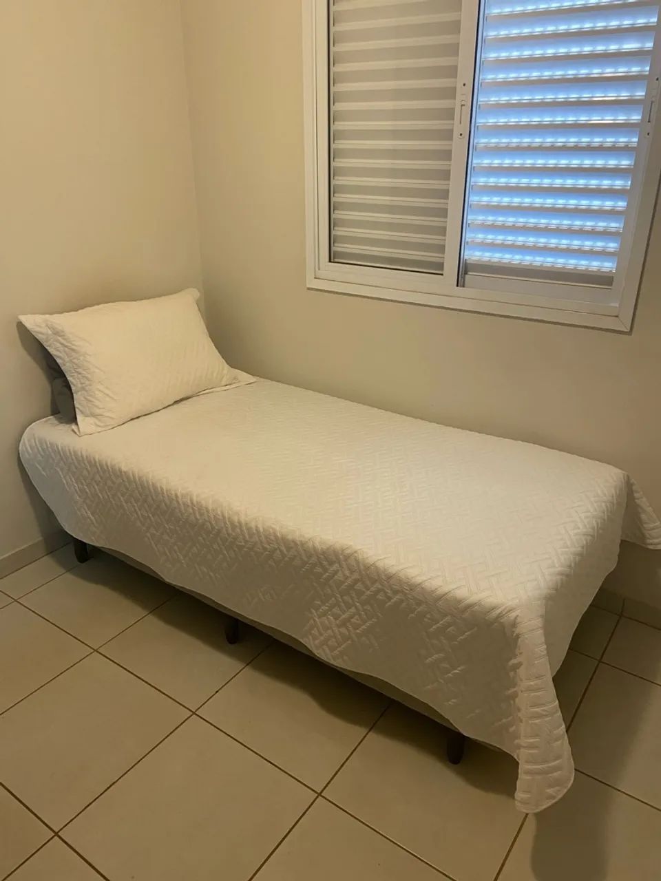 Vendo cama solteiro 
