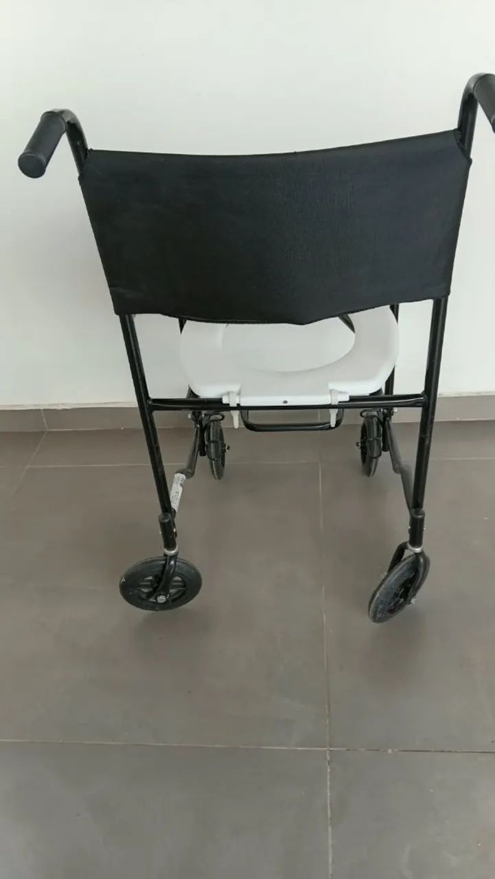 CADEIRA DE RODAS PARA BANHEIRO - Foto 3
