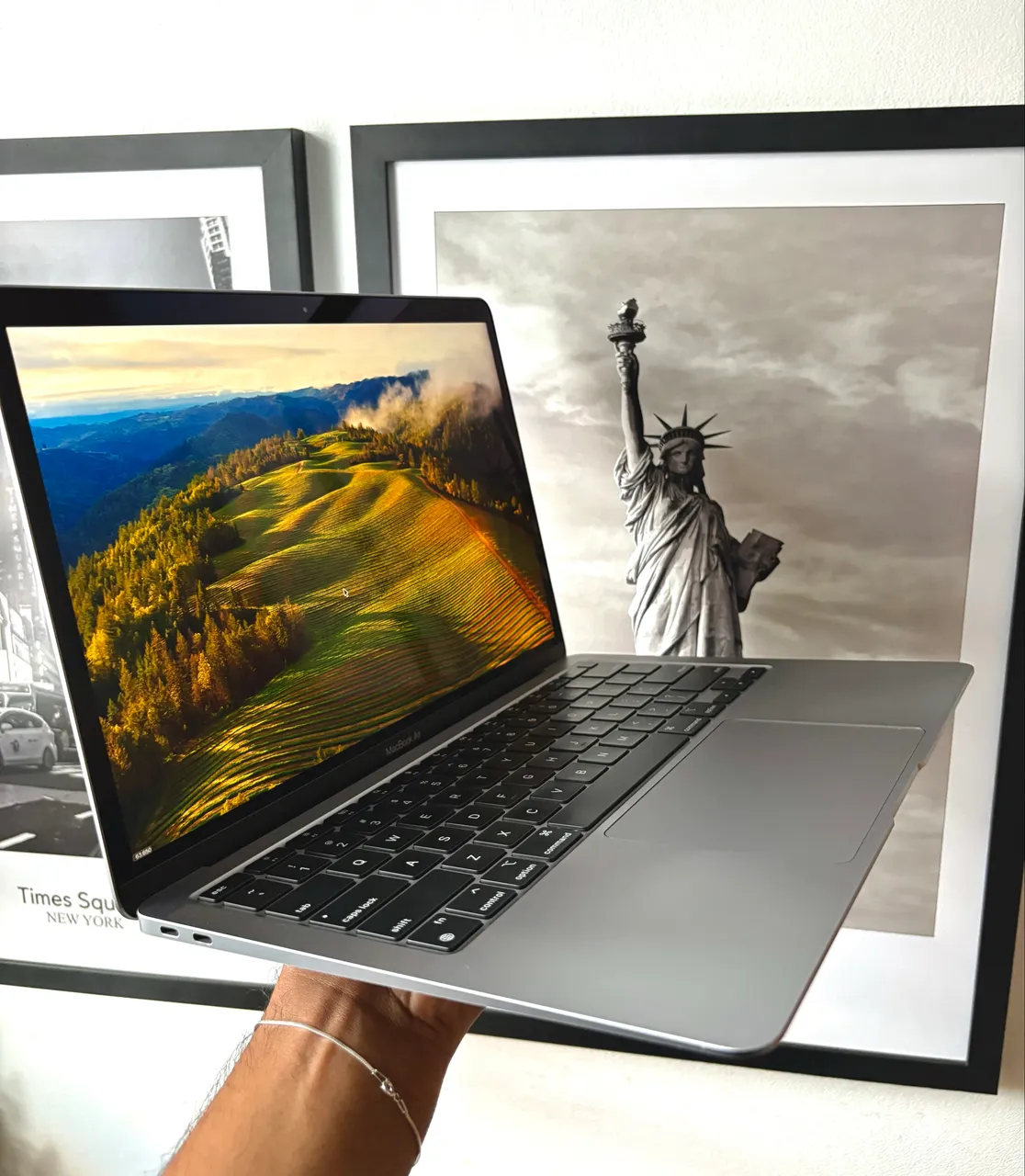 MacBook Air M1 2020 - Cinza Espacial | 8GB RAM | 256GB SSD