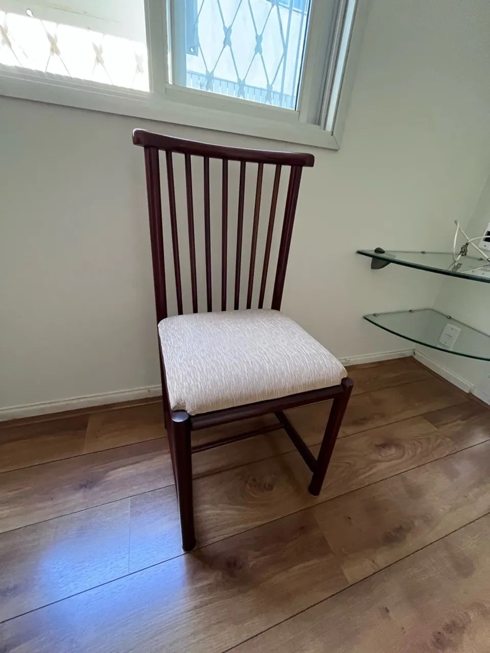 Vendo cadeira de mogno