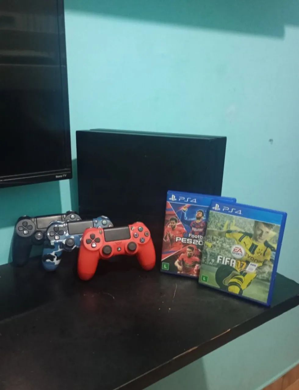 VENDE-SE PS4 FAT + 3 CONTROLES