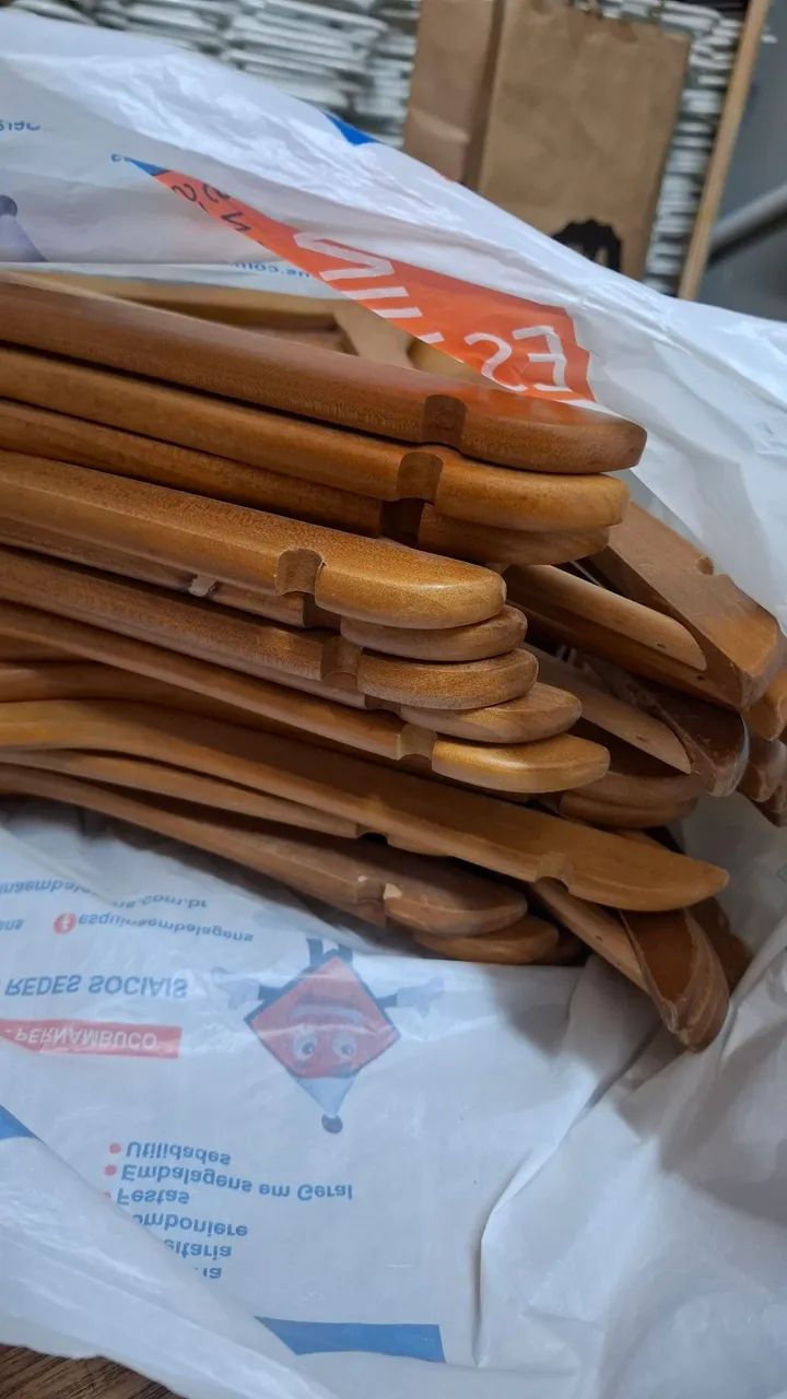 30 cabides de madeira