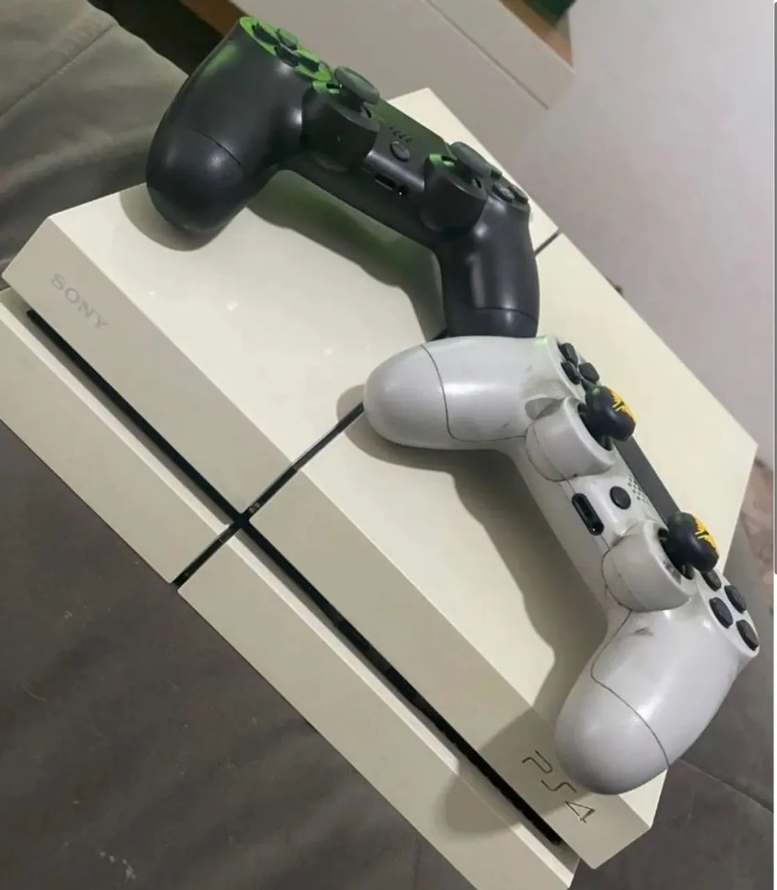 Ps4 versão 13.52 destravado com hen + 2 jogos + 2 controles