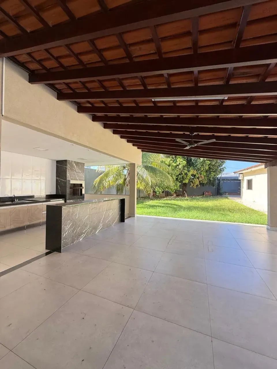 Casa térrea avenda com 220 m2, 840 m2 de terreno com 4 quartos em Jardim Cuiabá - Cuiabá -