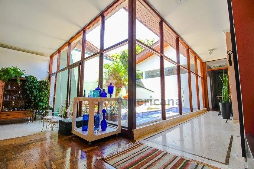 Casa com piscina no Jardim Luzitânia