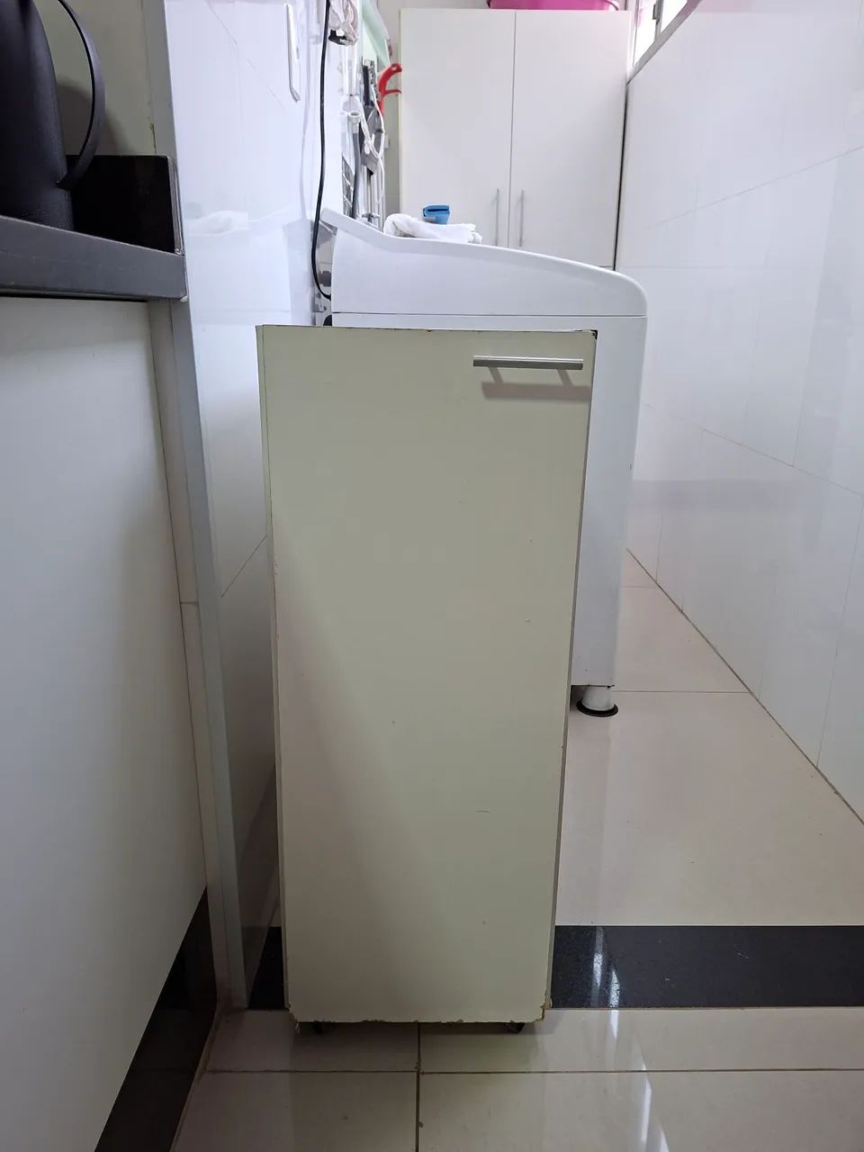 Armário multiuso com rodinhas 