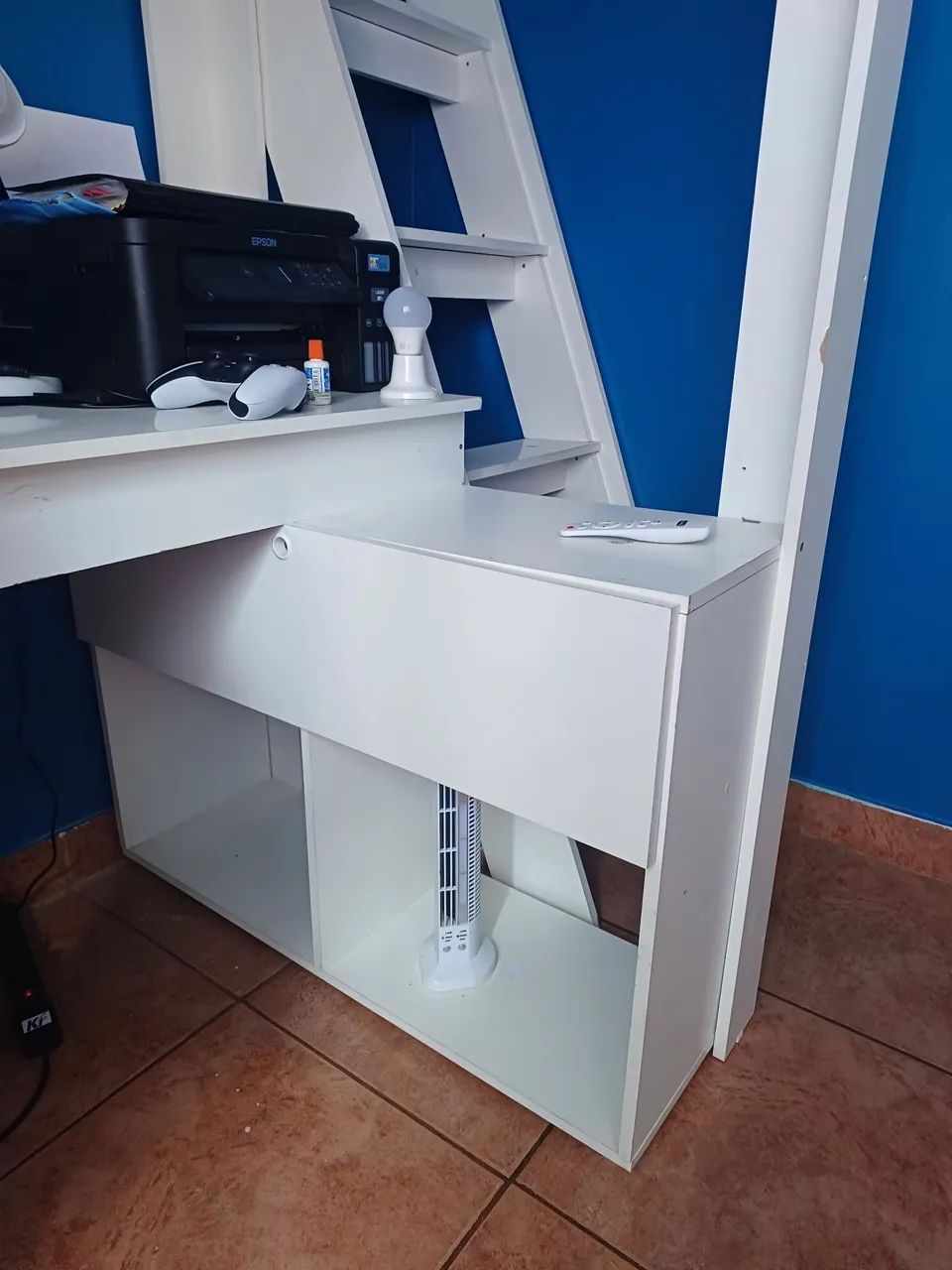 Beliche com escrivaninha praticidade e funcionalidade. - Foto 2