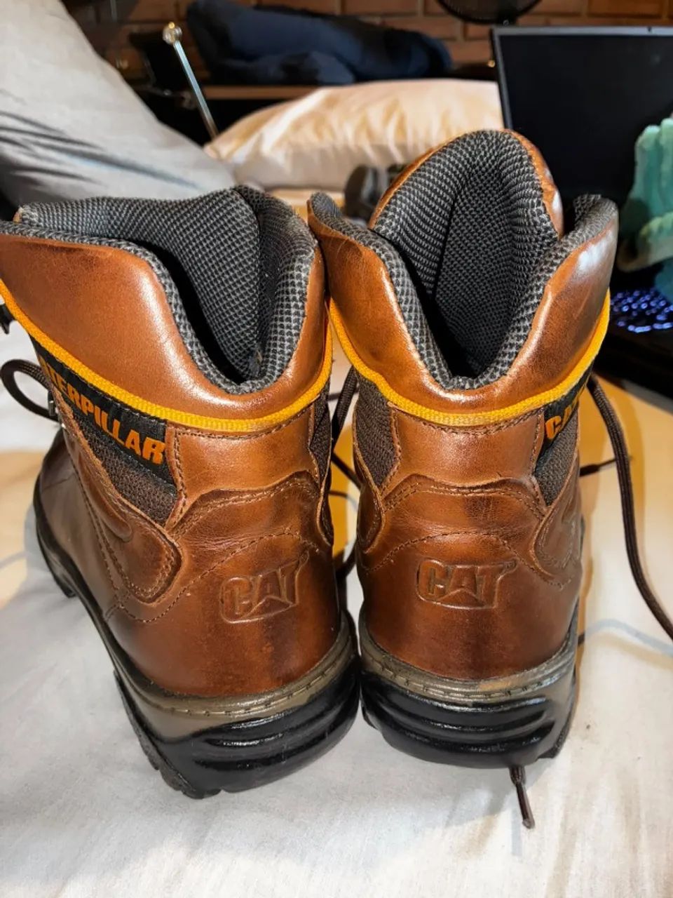 Bota coturno marrom da CAT - Foto 3