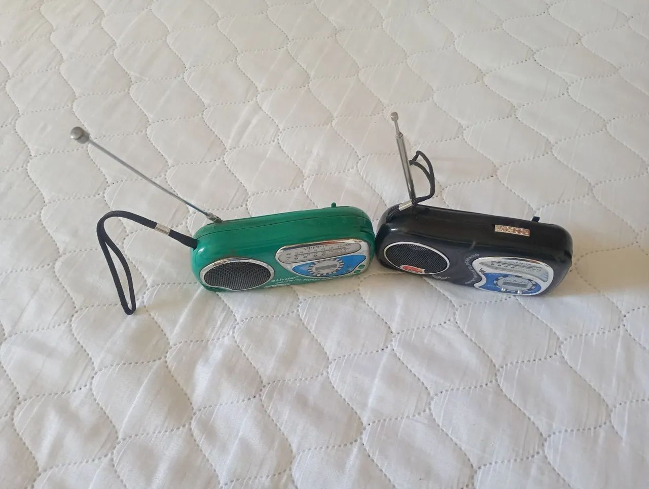 Vendo dois mini rádio AM, FM funcionando. - Foto 3
