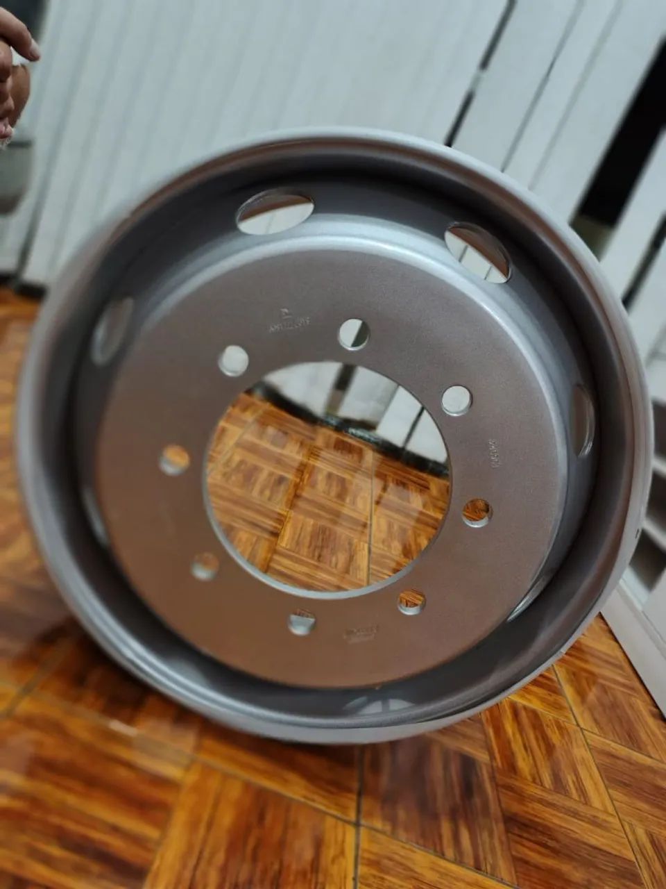 VENDO RODA DE CAMINHÃO ZERADA 