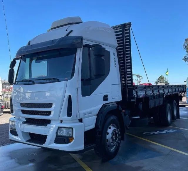 Iveco Tector 240E28 2016 6x2 Carroceria - Foto 2