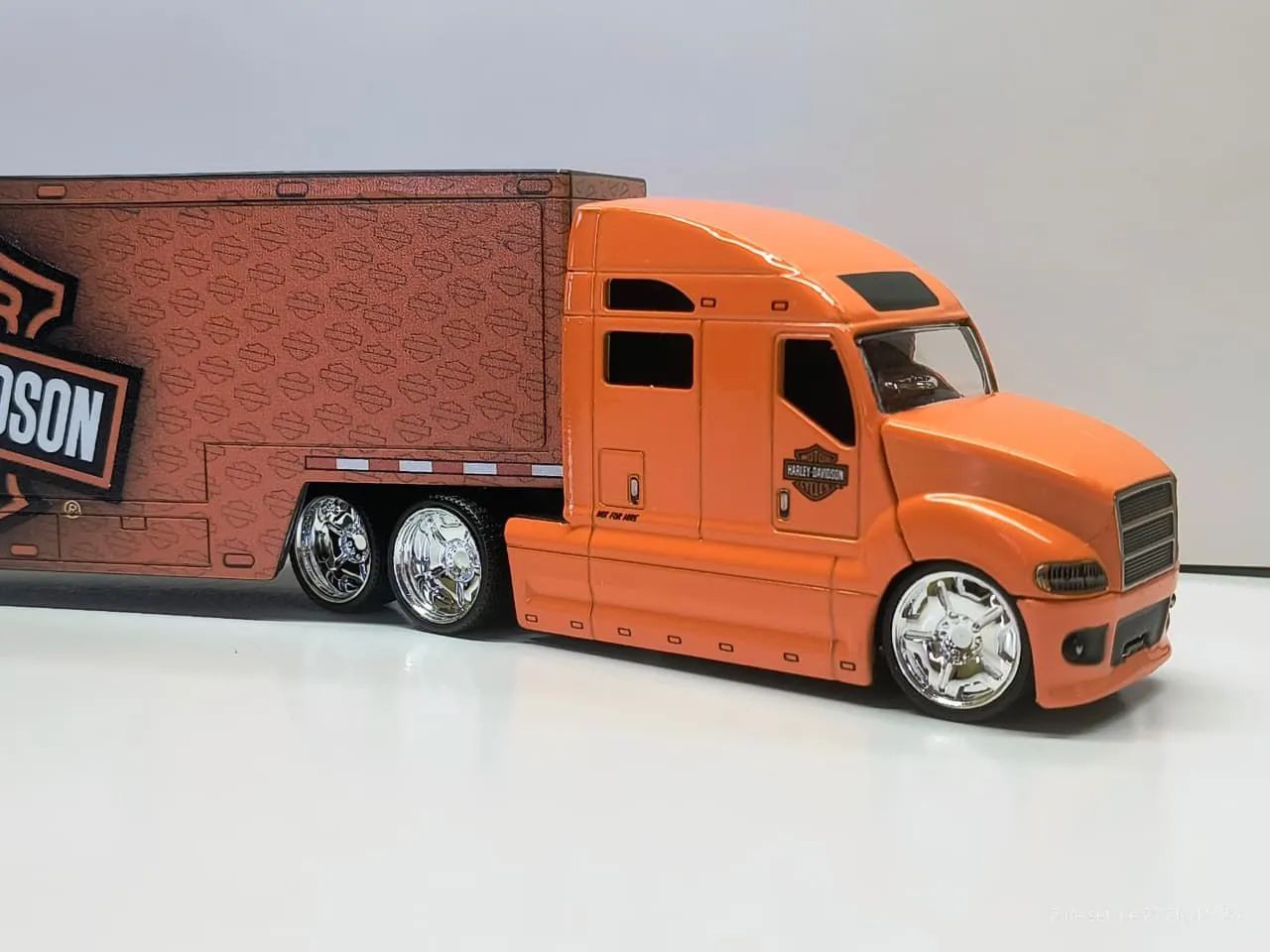 Caminhão Harley-Davidson e International Maisto Escala 1:64 - Foto 5