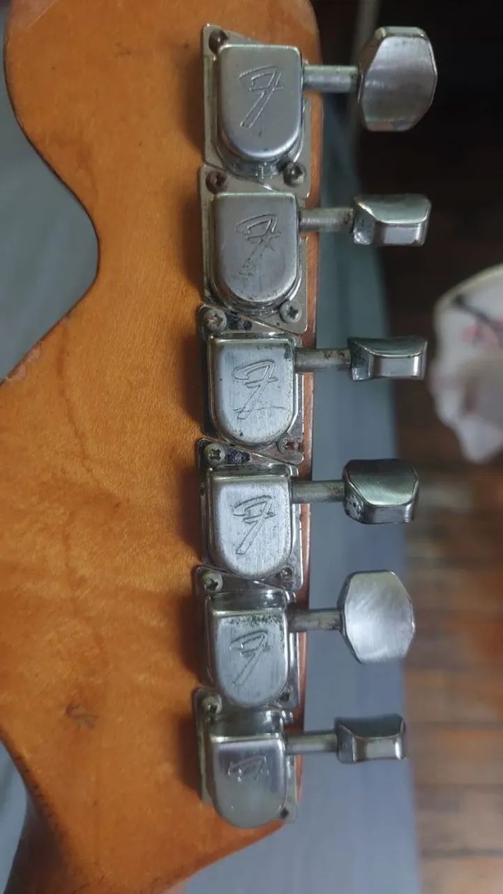 Fender Stratocaster 1976  EUA sunburst  - Foto 3