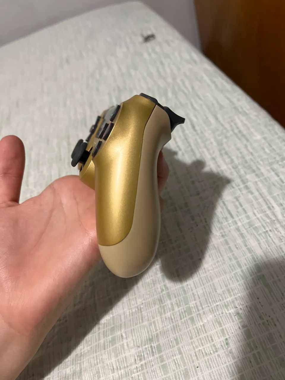 Manete Ps4 dourada 3 meses de uso - Foto 4
