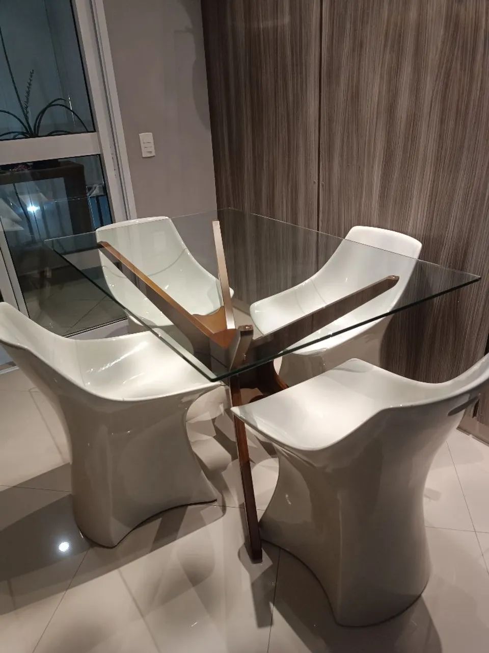 Elegante mesa de jantar com 4 cadeiras  - Foto 2