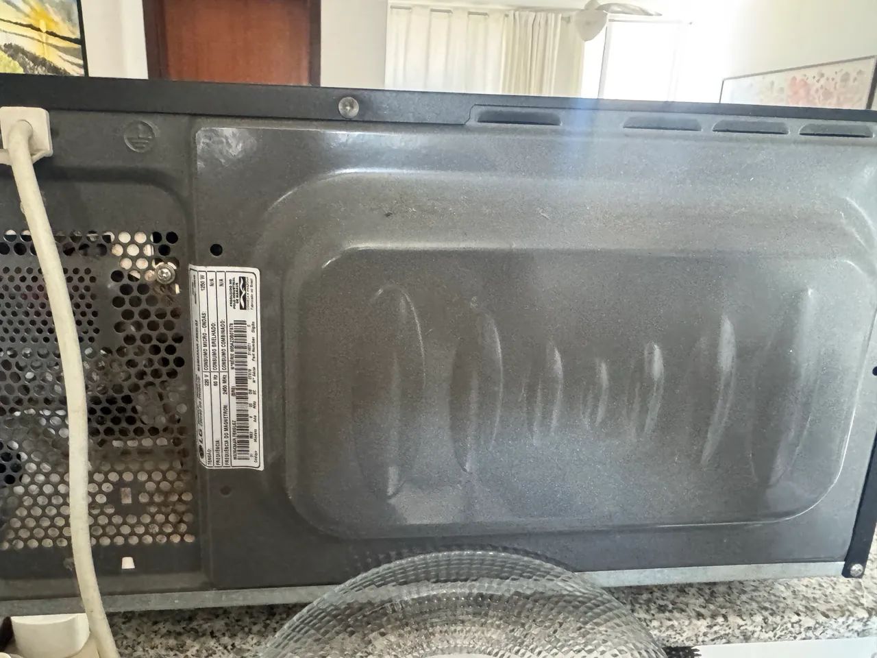 Vendo Microondas LG 30 L com defeito - Foto 3