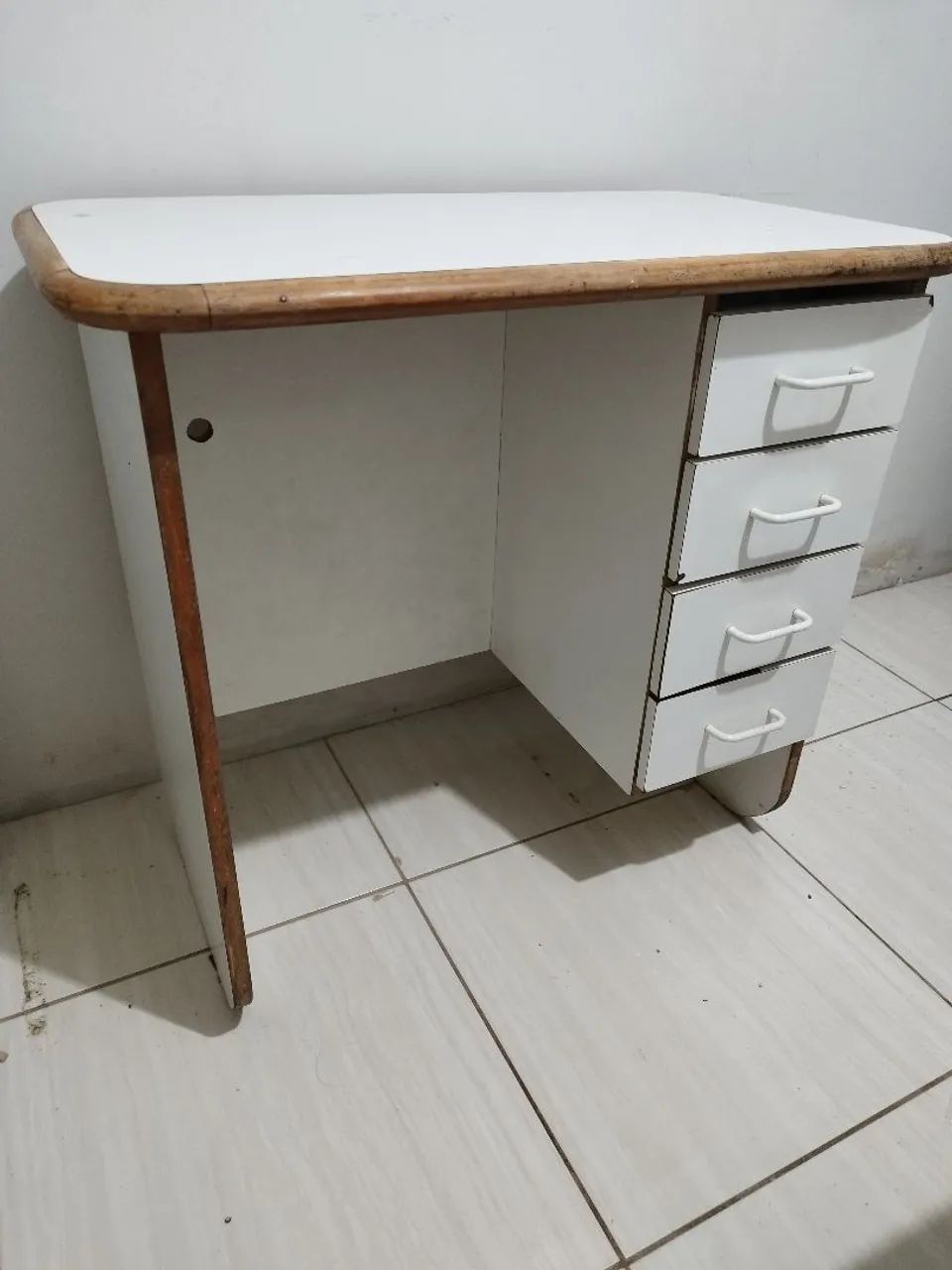 Escrivaninha em Madeira 