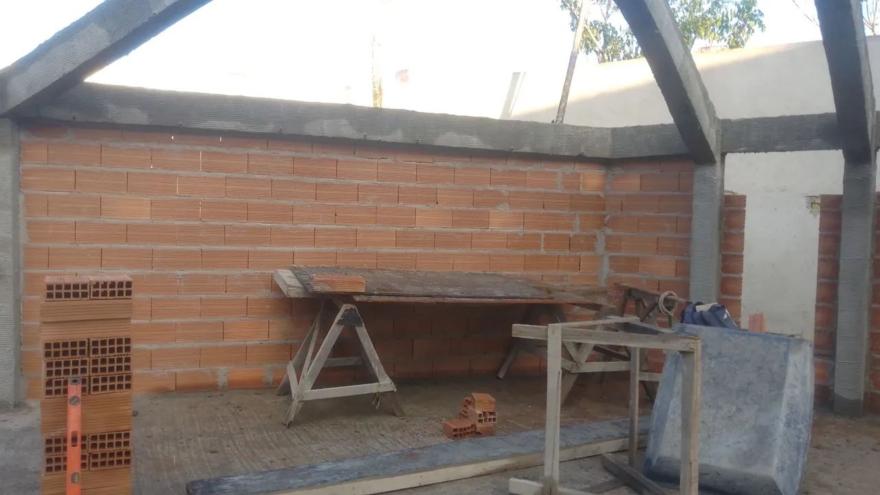 Construção civil em geral e reformas de qualquer tipo. 