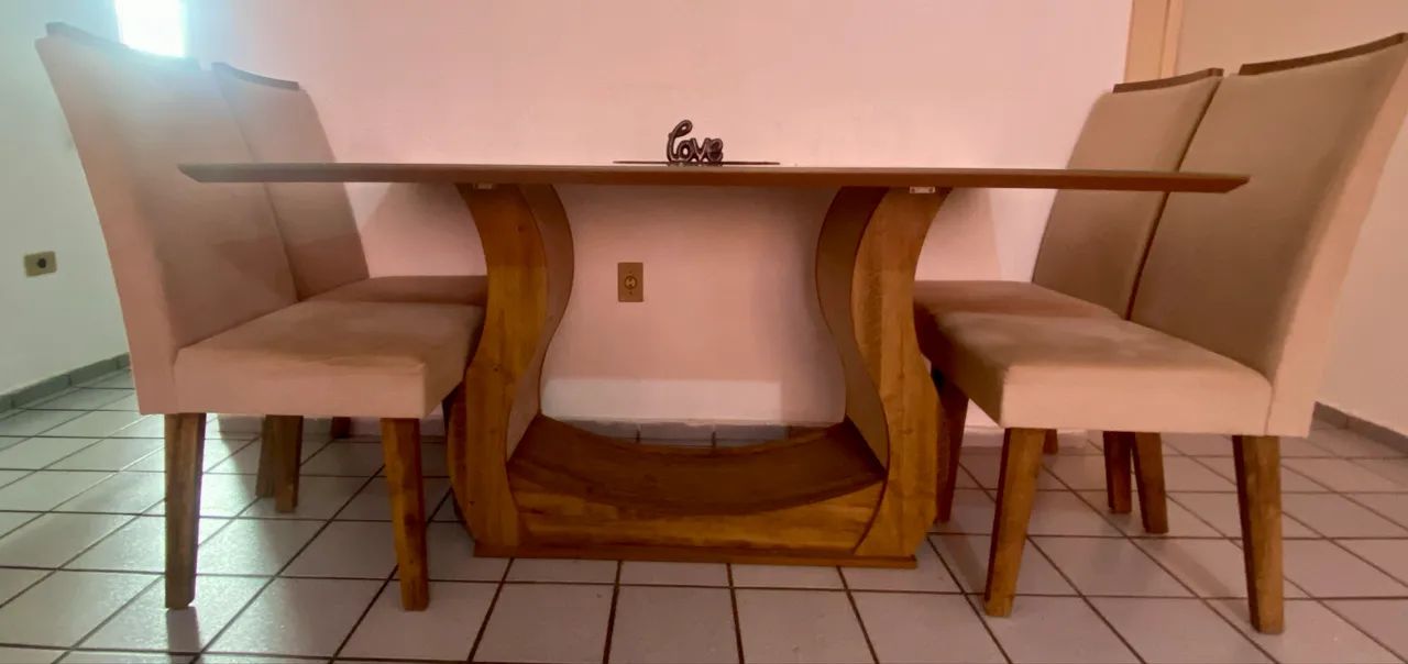 VENDO MESA DE JANTAR COM 6 CADEIRAS SEM MARCAS DE USO - Foto 2