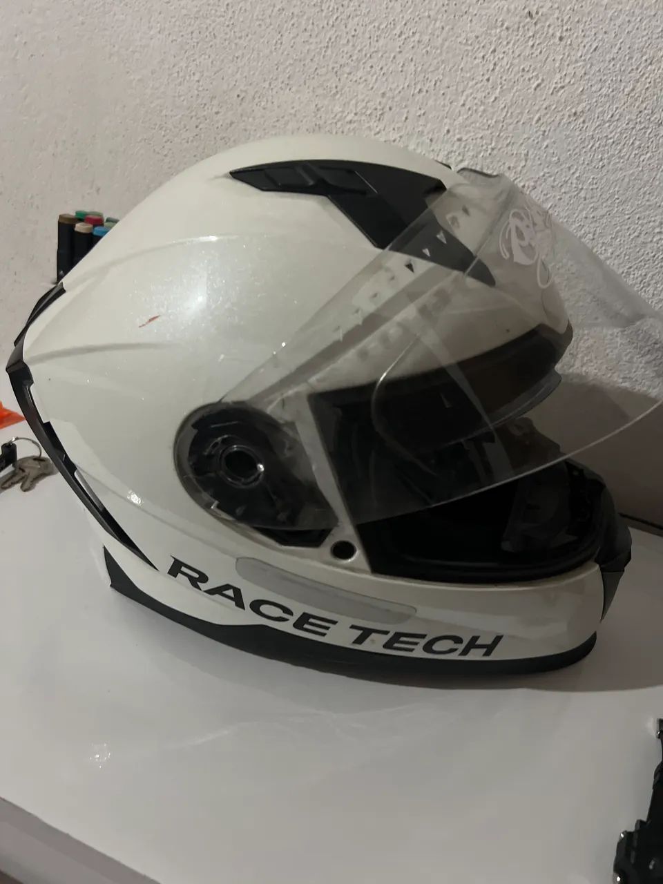 Capacete race tech com óculos interno  