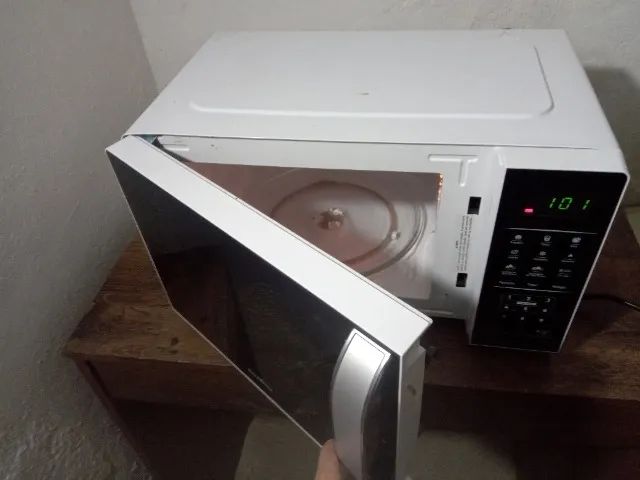 Vendo micro ondas E  escrivaninha  - Foto 4