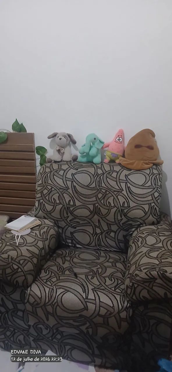 Vendo sofa uma poltrona e dois lugares em ótimo estado