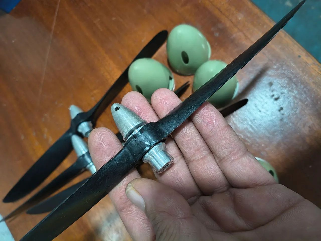 Conjunto de 4 Hélices para Aeromodelo 11" - Foto 4