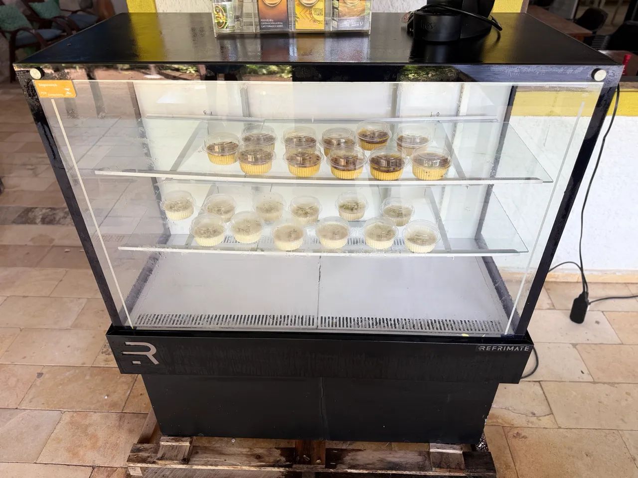 Vitrine Refrigerada Refrimate Ar Forçado Vidro Reto 1.8m CVP...